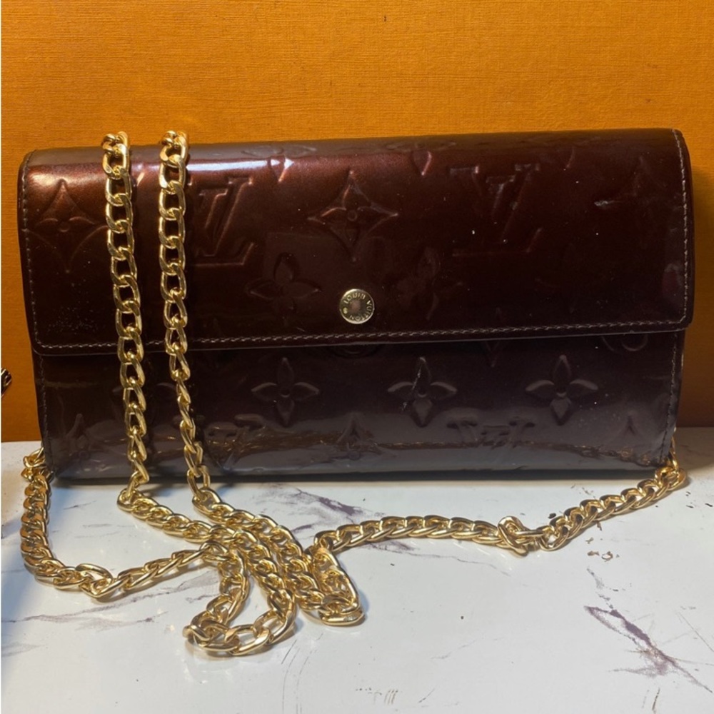 SOLDAuthentic Louis Vuitton Vernis Amarante Sarah Wallet - Picture 14 of 16